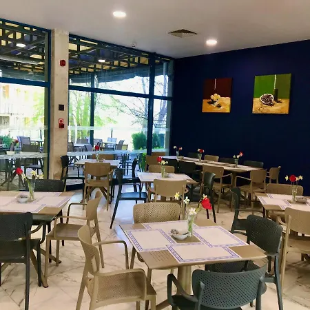 酒店 假日公园酒店 - 全包